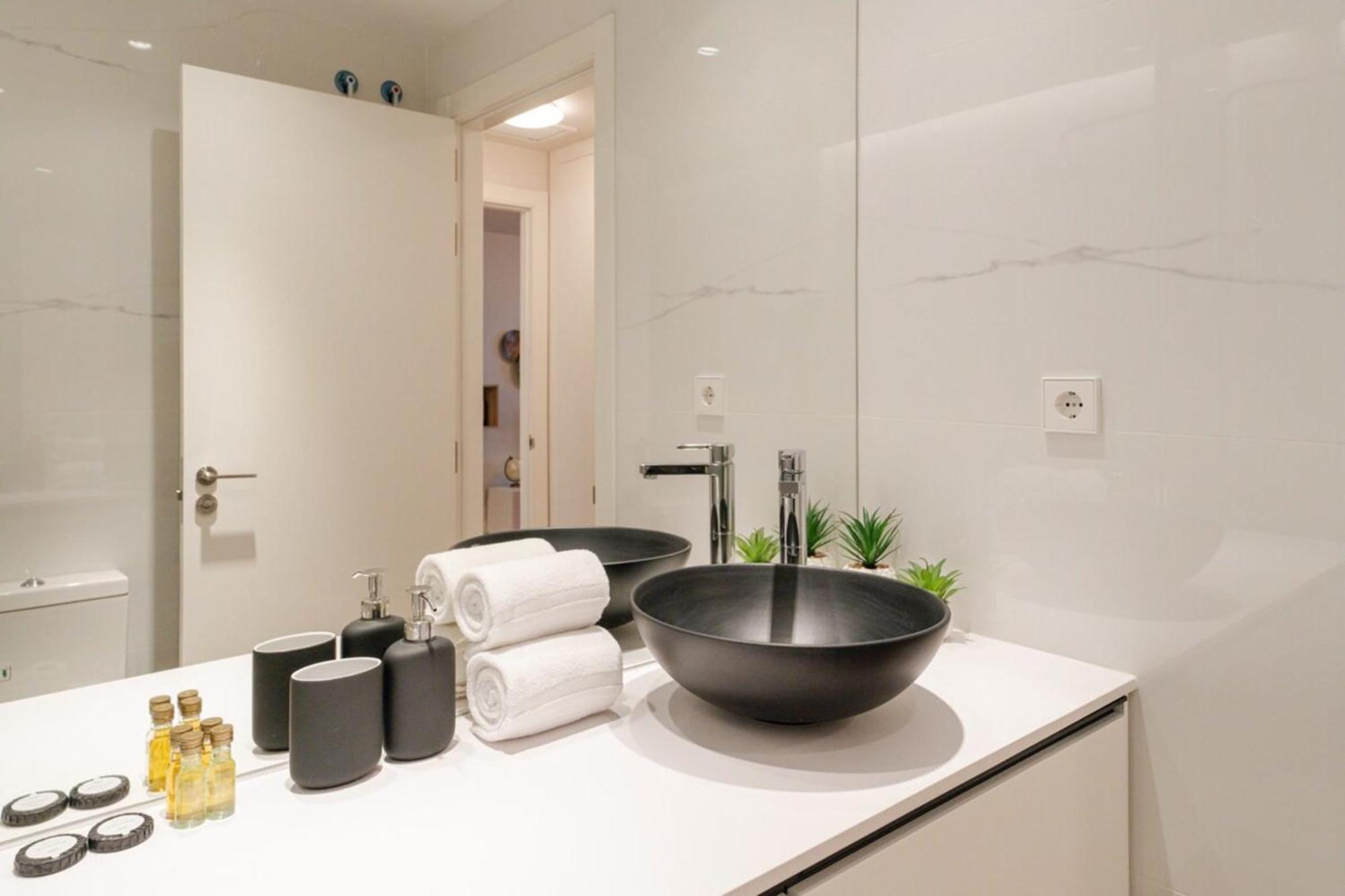 Chic 1Bd Flat Wsauna & Balcony Tetuan Madrid! Eksteriør bilde